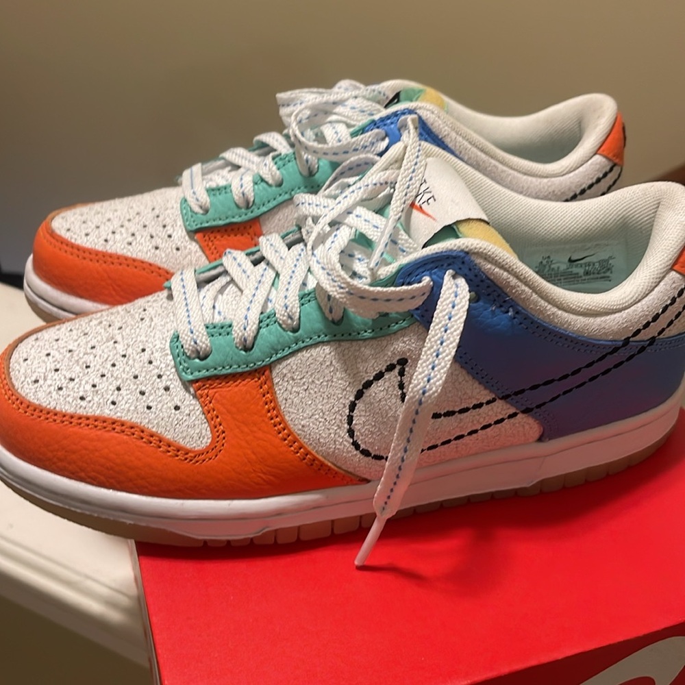 Nike Dunks - Picture 3 of 4